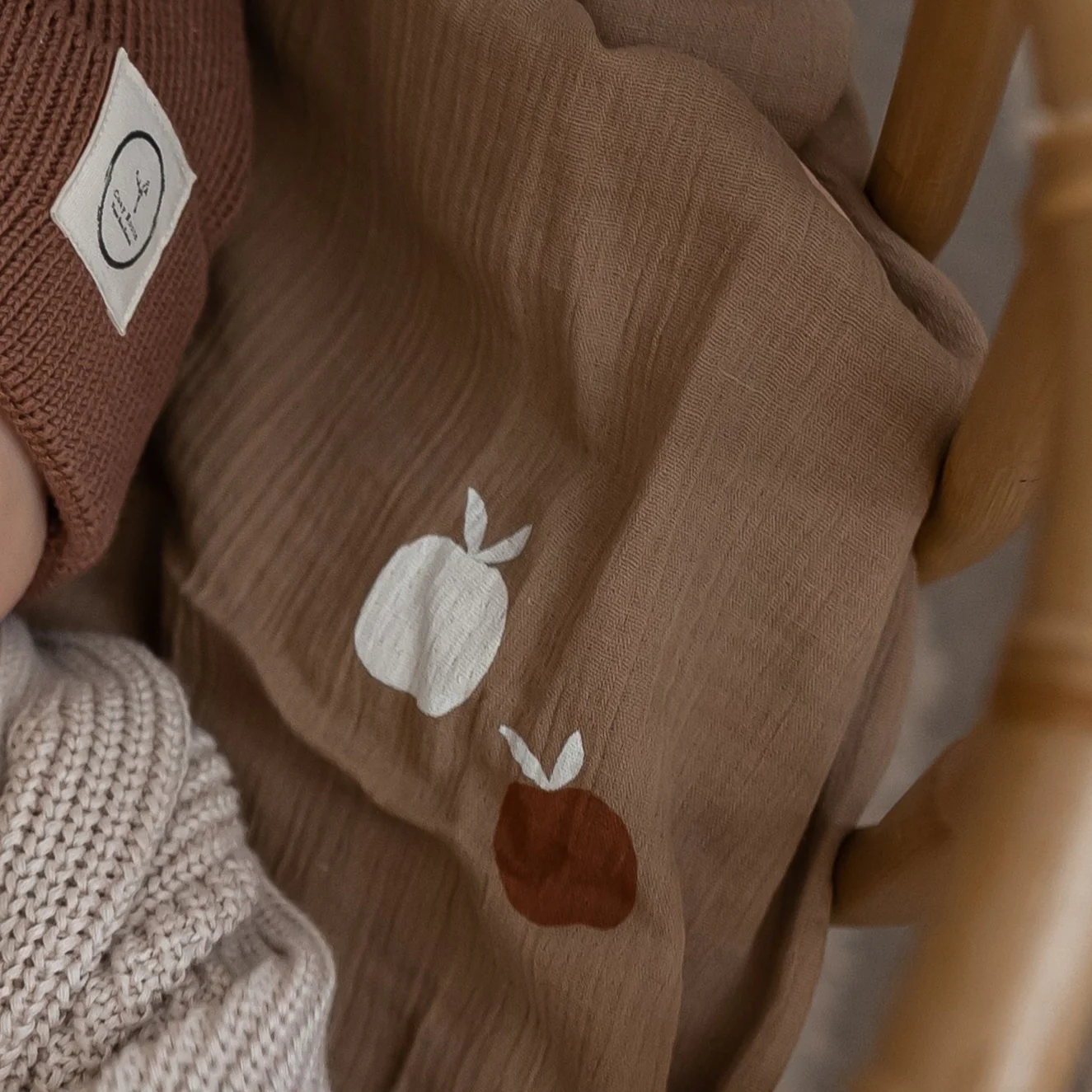 Organic Muslin Swaddle - Pure Apple - 120x120cm - SALE - Image 3