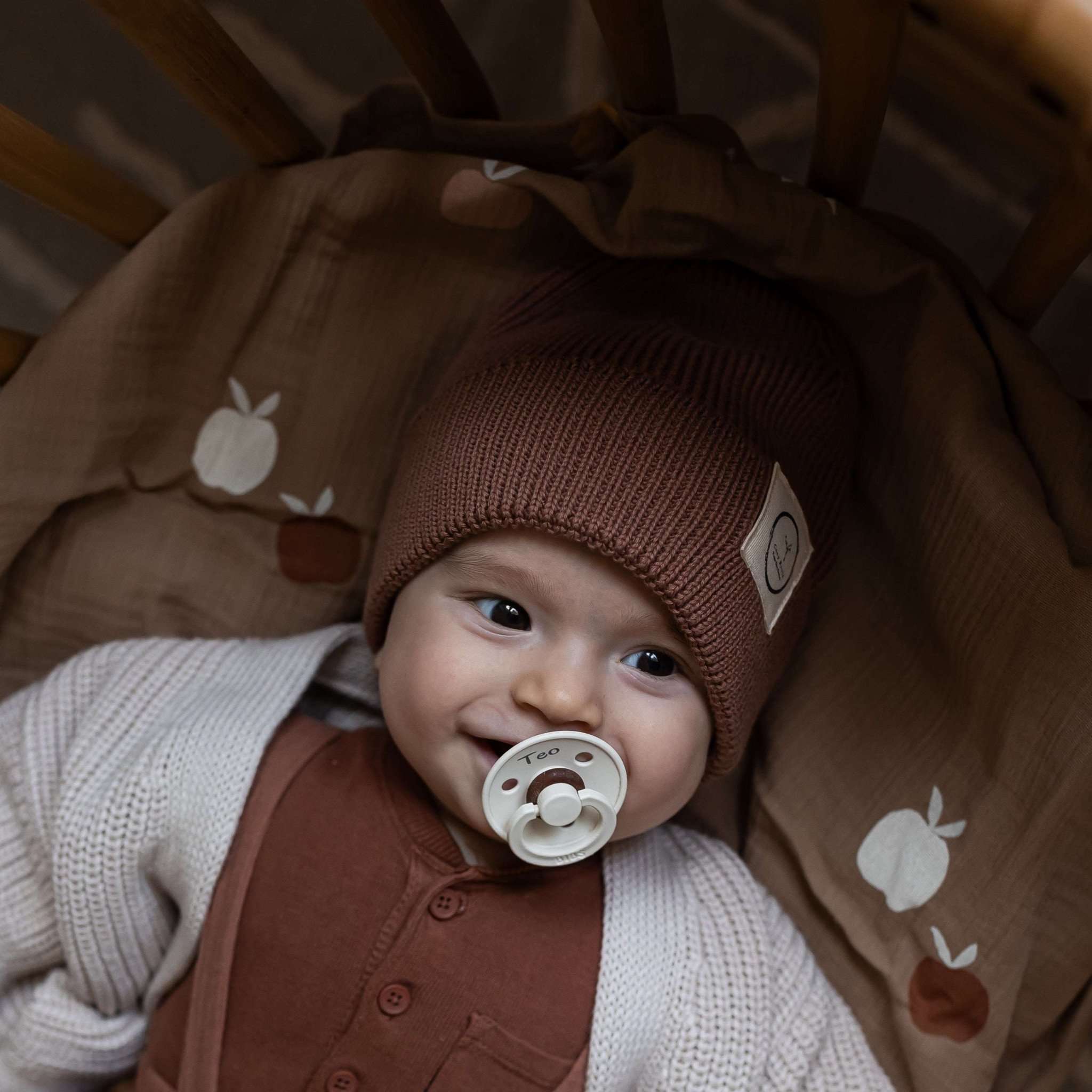 Organic Muslin Swaddle - Pure Apple - 120x120cm - SALE - Image 4